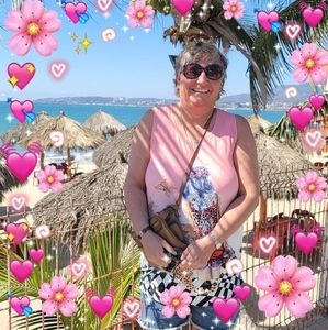 Meet your Posher, Debbie